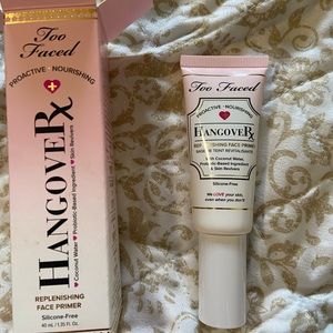 Hangover Primer
REPLENISHING DEWY FINISH PRIMER